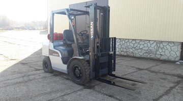 Бензиновый вилочный погрузчик Nissan UG1F2A30U