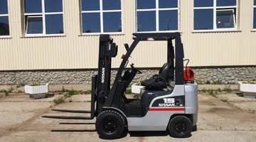 Газ-бензиновый погрузчик Nissan P1F1A15D